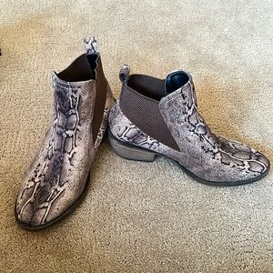 MIA Snake Print Ankle Bootie Boots Size 7